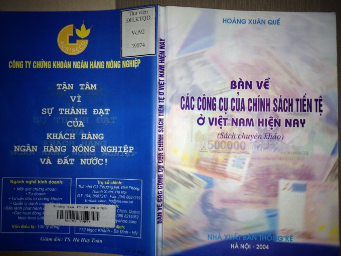 B&igrave;a cuốn s&aacute;ch chuy&ecirc;n khảo c&oacute; nội dung nguy&ecirc;n trạng từ Luận &aacute;n bị tố c&aacute;o &ldquo;đạo văn&rdquo; của &ocirc;ng Ho&agrave;ng Xu&acirc;n Quế.