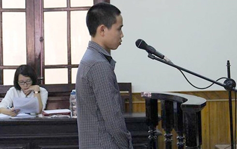 Trai làng dùng đục đâm chết bạn nhậu giữa tiệc tất niên