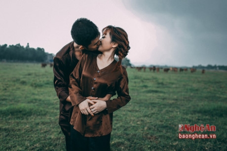 Đ&ocirc;i trẻ đ&atilde; trao nhau t&igrave;nh y&ecirc;u nồng n&agrave;n.