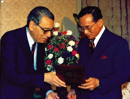 Nh&agrave; vua Bhumibol Adulyadej - tr&aacute;i tim, linh hồn của người d&acirc;n Th&aacute;i