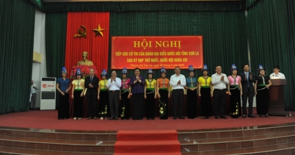 Liệu 200 ngàn người phụ nữ dân tôc thái có búi tóc cao được đội mũ tằng cẩu?