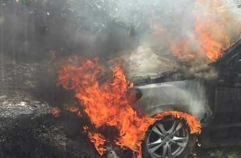 Hà Giang: "Xế hộp" cháy trơ khung trên đường đi ngắm hoa Tam Giác Mạch