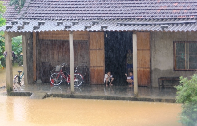 Ăn cơm m&ugrave;a lụt...