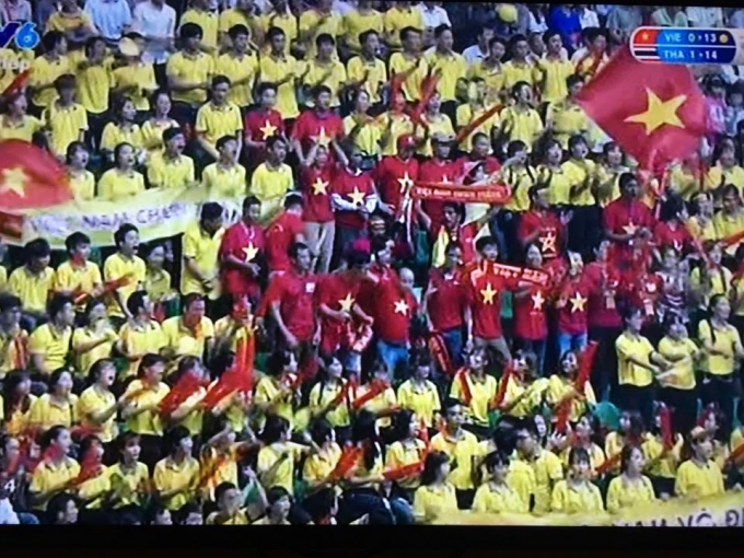 H&agrave;ng ngh&igrave;n người h&acirc;m mộ đến cổ vũ cho tuyển Việt Nam