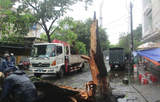 Th&agrave;nh phố Huế khắc phục hậu quả sau ATNĐ.