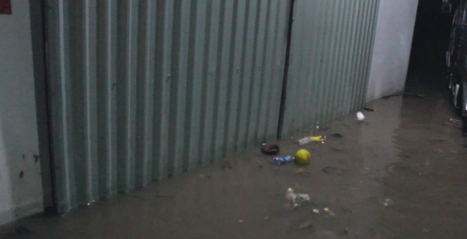 Nước ngập l&ecirc;nh l&aacute;ng.