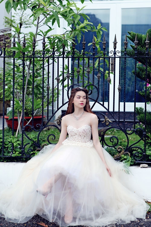 Người đ&agrave;n b&agrave; quyền lực nhất showbiz cũng c&oacute; l&uacute;c nhẹ nh&agrave;ng, mộng mơ như c&ocirc; c&ocirc;ng ch&uacute;a. Ảnh: FB Hồ Ngọc H&agrave;.