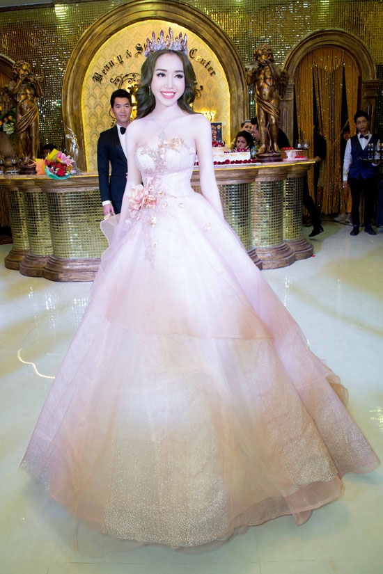 Ngắm những n&agrave;ng &ldquo;c&ocirc;ng ch&uacute;a&rdquo; đẹp nhất trong showbiz Việt