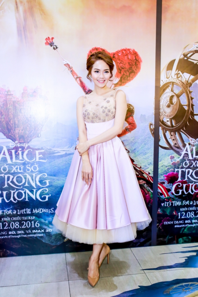 H&igrave;nh tượng c&ocirc;ng ch&uacute;a quen thuộc vẫn lu&ocirc;n gắn liền với Minh Hằng trong suốt thời gian qua. Ảnh: FB Minh Hằng.