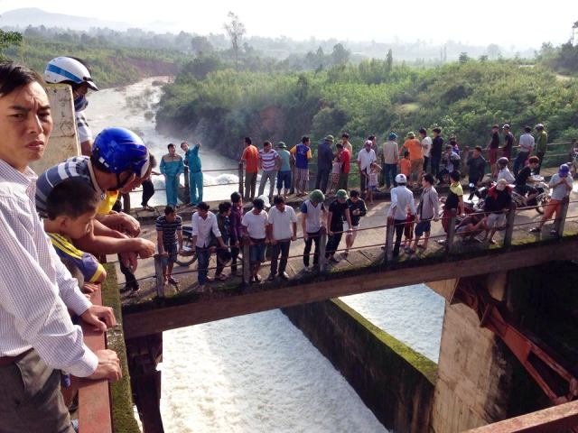 Vận h&agrave;nh xả lũ.