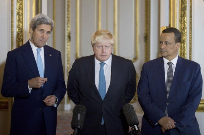 Ngoại trưởng Mỹ John Kerry, Ngoại trưởng Anh Boris Johnson v&agrave; đặc ph&aacute;i vi&ecirc;n của Li&ecirc;n Hợp Quốc Ismail Ould Cheikh Ahmed&nbsp;tại Yemen. (Ảnh: Reuters)