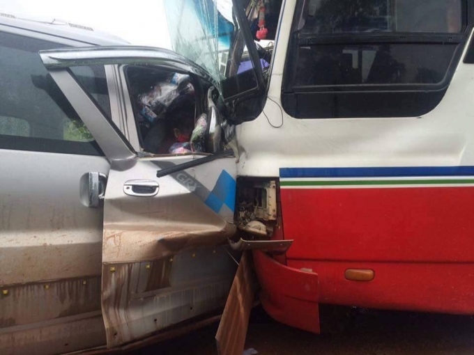 Hiện trường vụ tai nạn khiến b&agrave; L&acirc;m v&agrave; ch&aacute;u Hảo tử vong.