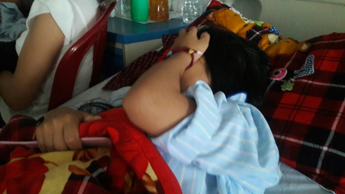 C&aacute;c nữ sinh bị đ&aacute;nh đập phải nhập viện điều trị.