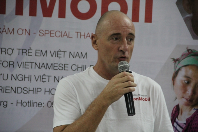 &Ocirc;ng Greg Smith &ndash; Tổng Gi&aacute;m đốc C&ocirc;ng ty TNHH Thăm d&ograve; v&agrave; Khai th&aacute;c dầu kh&iacute; ExxonMobil tại buổi lễ.