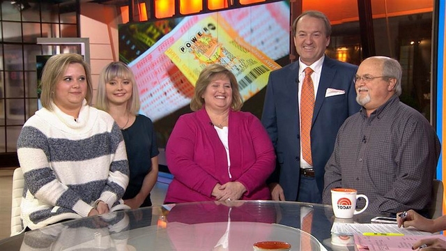 Một cặp vợ chồng ở bang Tennessee đ&atilde; may mắn l&agrave; một trong những người tr&uacute;ng xổ số độc đắc Powerball trị gi&aacute; 1,6 tỷ USD hồi đầu năm 2016 (Ảnh: Today)