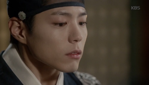 M&acirc;y họa &aacute;nh trăng tập 17: Th&aacute;i tử Lee Young bất ngờ bị hạ độc