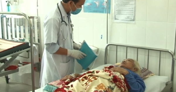 Đồng Tháp: Cụ bà may mắn sống sót sau gần 3 tiếng ngã xuống sông