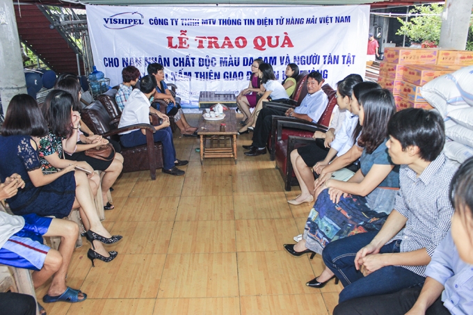 C&ocirc;ng ty VISHIPEL thăm v&agrave; tặng qu&agrave; cho nạn nh&acirc;n chất độc m&agrave;u da cam tại Trại nấm Thiện Giao, Đồ Sơn, Hải Ph&ograve;ng.