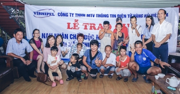 Công ty Vishipel thăm, tặng quà cho các nạn nhân chất độc màu da cam tại Hải Phòng