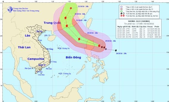 Vị tr&iacute; v&agrave; hướng di chuyển của si&ecirc;u b&atilde;o Haima.&nbsp;Ảnh do&nbsp;Trung t&acirc;m Dự b&aacute;o Kh&iacute; tượng thủy&nbsp;văn Trung ương ph&aacute;t l&uacute;c 17g chiều 19-10.