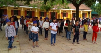 Hà Tĩnh: Các em học sinh trở lại trường sau mưa lũ