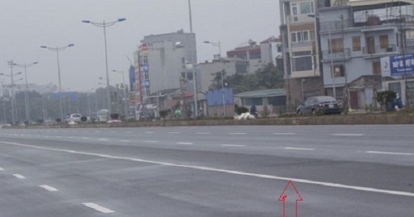 Từ 1/11, lái xe đè vạch liền bị phạt đến 200.000 đồng