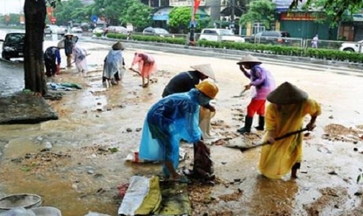 Lũ r&uacute;t đến đ&acirc;u, vệ sinh đến đ&oacute; để ph&ograve;ng tr&aacute;nh bệnh truyền nhiễm.