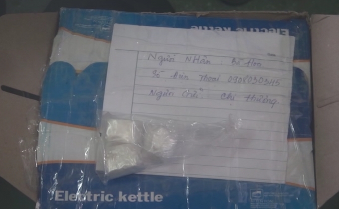 Bắt đối tượng chuy&ecirc;n mua b&aacute;n ma t&uacute;y qua dịch vụ gửi h&agrave;ng xe kh&aacute;ch