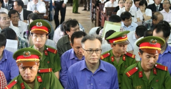 Xét xử 28 công chức hải quan tiếp tay cho doanh nghiệp làm bậy: Cựu giám đốc Lê Dũng bác cáo trạng, kêu oan