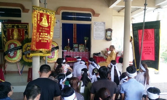 Sự ra đi của Hương đ&atilde; khiến người th&acirc;n v&agrave; bạn b&egrave; v&ocirc; c&ugrave;ng đau x&oacute;t. Ảnh: M.K