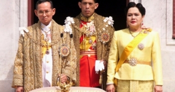 Quân chủ và dân chủ