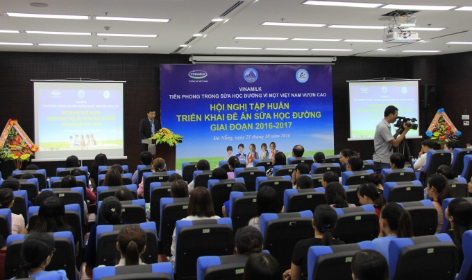 &Ocirc;ng Nguyễn &Aacute;nh S&aacute;ng - Gi&aacute;m Đốc K&ecirc;nh K/A (K&ecirc;nh ti&ecirc;u thụ đặc biệt) của Vinamilk đang tr&igrave;nh b&agrave;y chương tr&igrave;nh sữa học đường c&aacute;c nước v&agrave; c&aacute;c tỉnh đ&atilde; v&agrave; đang thực hiện chương tr&igrave;nh sữa học đường Quốc gia c&ugrave;ng với Vinamilk.