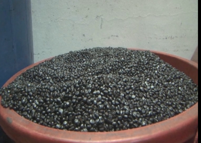 Ph&aacute;t hiện cơ sở sản xuất c&agrave; ph&ecirc; trộn đậu n&agrave;nh v&agrave; h&oacute;a chất ở TP Pleiku