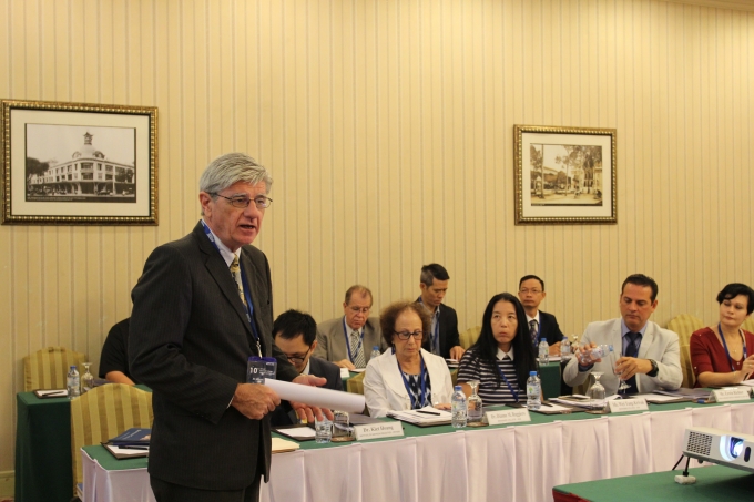 Tiến sĩ David Moore tại Hội nghị Broward College thường ni&ecirc;n lần thứ 10.