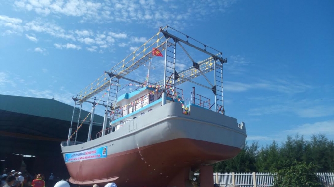 T&agrave;u c&aacute; vỏ th&eacute;p QNa 91697 TS.