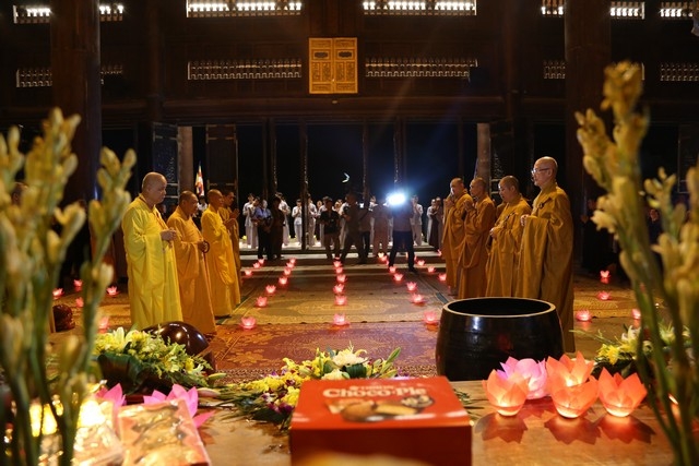Ninh B&igrave;nh: Đ&ecirc;m hội hoa đăng cầu Quốc th&aacute;i D&acirc;n an tại ch&ugrave;a B&aacute;i Đ&iacute;nh