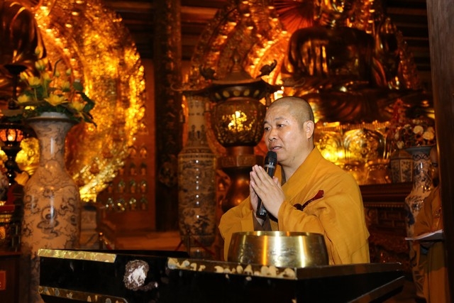 Ninh B&igrave;nh: Đ&ecirc;m hội hoa đăng cầu Quốc th&aacute;i D&acirc;n an tại ch&ugrave;a B&aacute;i Đ&iacute;nh