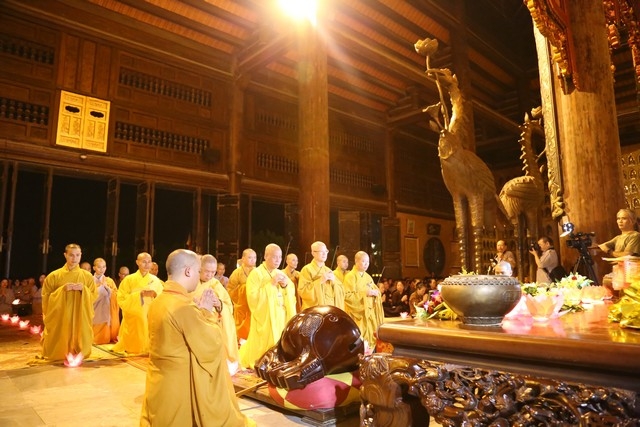 Ninh B&igrave;nh: Đ&ecirc;m hội hoa đăng cầu Quốc th&aacute;i D&acirc;n an tại ch&ugrave;a B&aacute;i Đ&iacute;nh