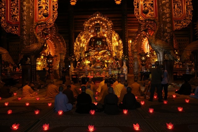 Ninh B&igrave;nh: Đ&ecirc;m hội hoa đăng cầu Quốc th&aacute;i D&acirc;n an tại ch&ugrave;a B&aacute;i Đ&iacute;nh