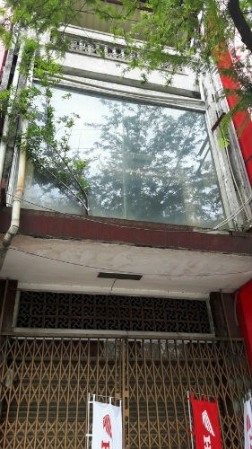 Căn nh&agrave; nơi được cho l&agrave; c&oacute; việc mất m&aacute;y m&oacute;c, thiết bị của anh Huynh.