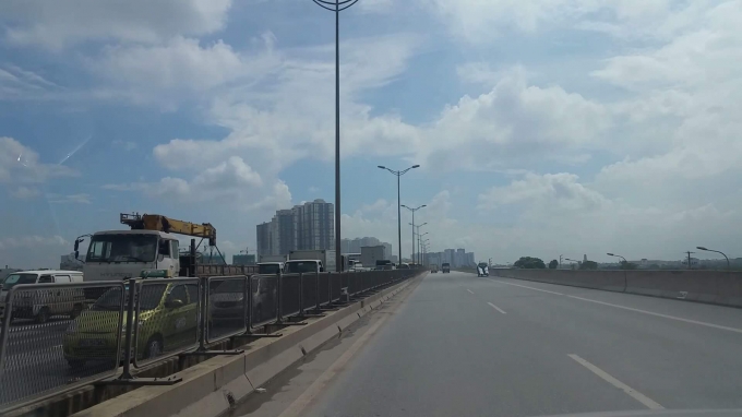 Giao th&ocirc;ng tắc nghẽn k&eacute;o d&agrave;i hơn 10km (chiều Ph&aacute;p V&acirc;n đi Nguyễn Tr&atilde;i) do vụ tai nạn li&ecirc;n ho&agrave;n.