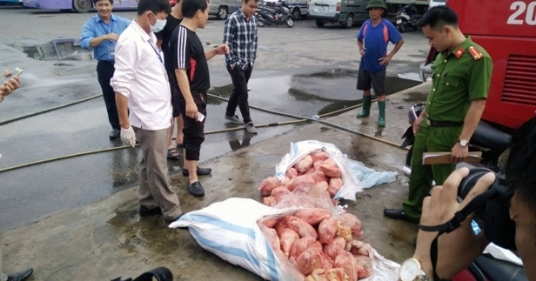 Phát hiện 200kg thịt gà hôi thối tuồn từ Thái Nguyên về Hà Tĩnh tiêu thụ