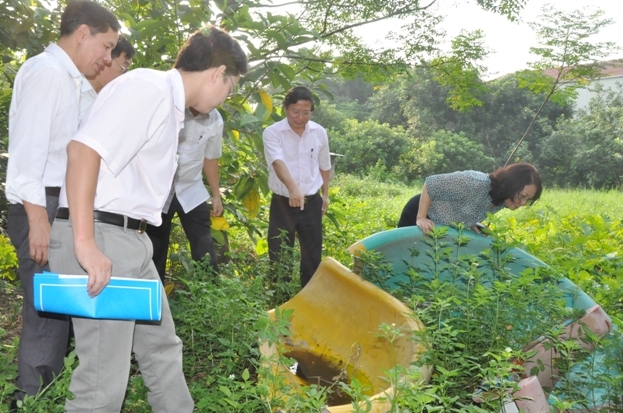 L&atilde;nh đạo Sở Y tế H&agrave; Nội kiểm tra thực tế c&ocirc;ng t&aacute;c ph&ograve;ng, chống dịch bệnh. Ảnh: TL