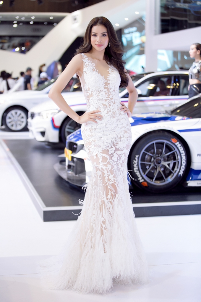 Phạm Hương sexy dự Vietnam International Motor Show 2016