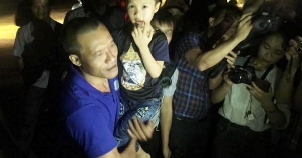 Giây phút hội ngộ của thuyền viên sau 4 năm bị cướp biển Somali bắt giữ