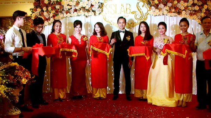 &Ocirc;ng Nguyễn Mạnh H&agrave;, Chủ tịch HĐQT Tập đo&agrave;n Think BIG - Chủ tịch HĐQT C&ocirc;ng ty Big Health &amp;amp;amp; Beauty - Thương hiệu Thẩm mỹ viện SSLAB Beauty &amp;amp;amp; Clinic cắt băng kh&aacute;nh th&agrave;nh.