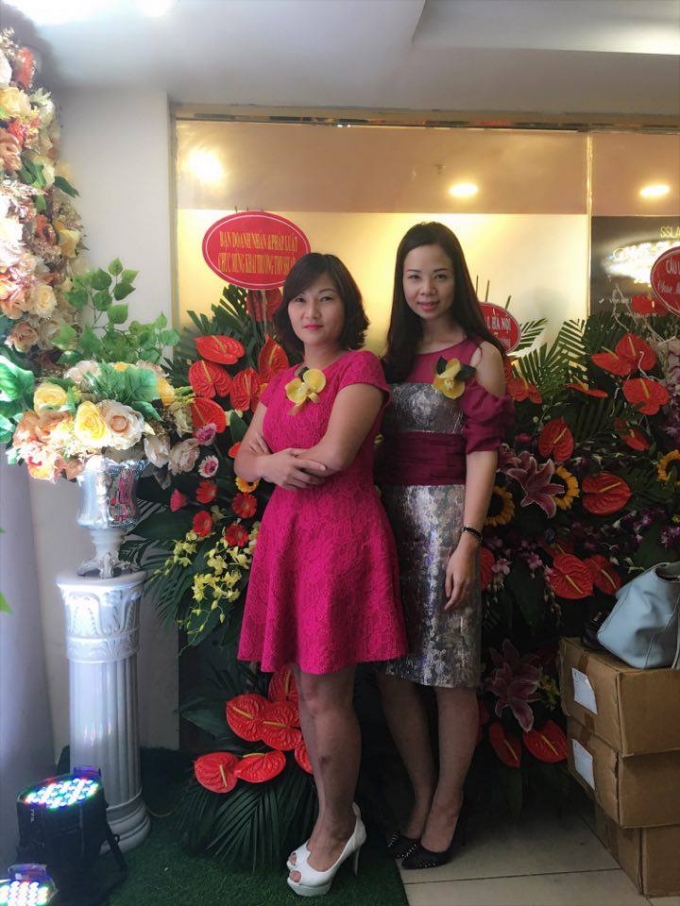 Kh&aacute;ch mời tham dự lễ khai trương.