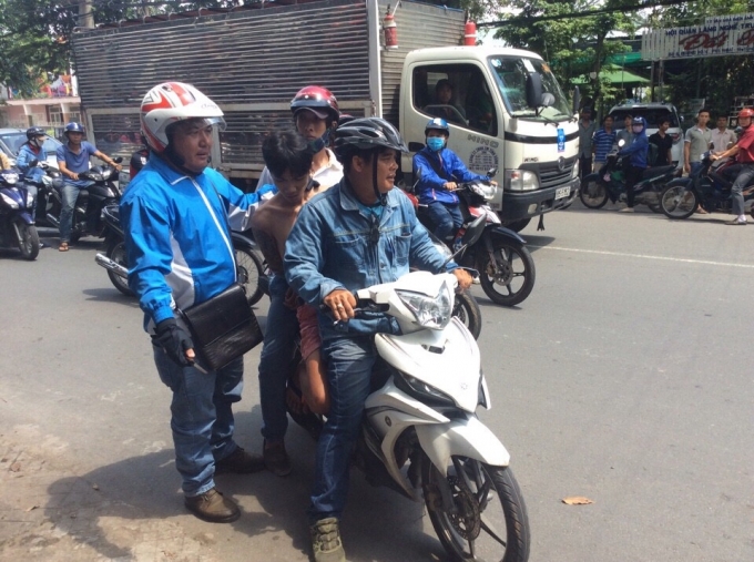 C&aacute;c hiệp sĩ khống chế đối tượng Ho&agrave;ng Anh