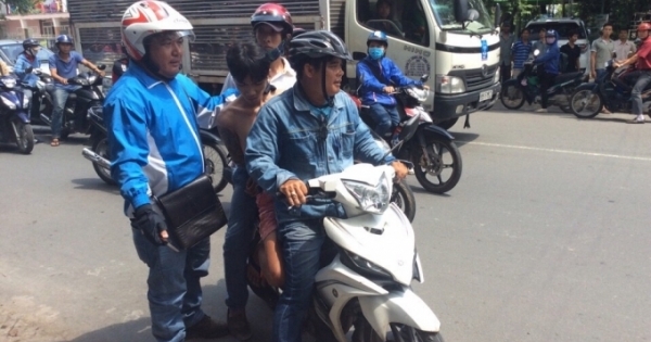 Bình Dương: Hiệp sĩ khống chế thiếu niên cầm dao đâm người