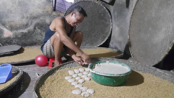 Men thuốc Bắc được l&agrave;m tự bột gạo tẻ với 36 vị thuốc bắc gia truyền v&igrave; vậy rượu Kim Sơn rất tốt cho sức khỏe.